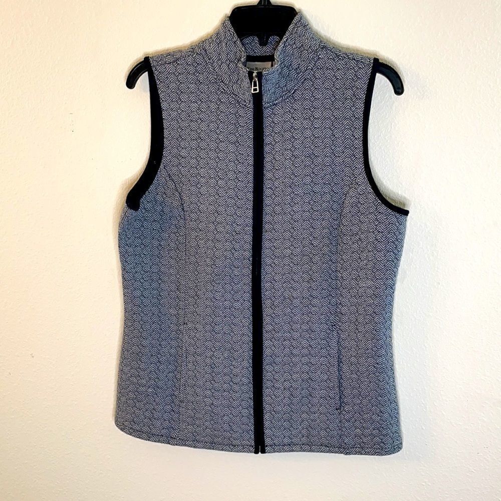 QUILTED VEST WITH BLACK TRIM